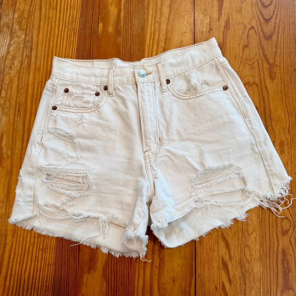 American Eagle White Distressed High Waisted Denim‎ Shorts Size 4 Raw Hem